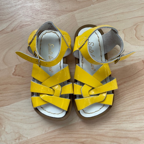 Salt water sandals - Picture 1 of 2